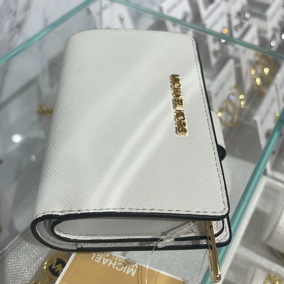 Michael Kors Medium Saffiano Leather Bifold Wallet Optic White
NWT - Picture 6 of 16